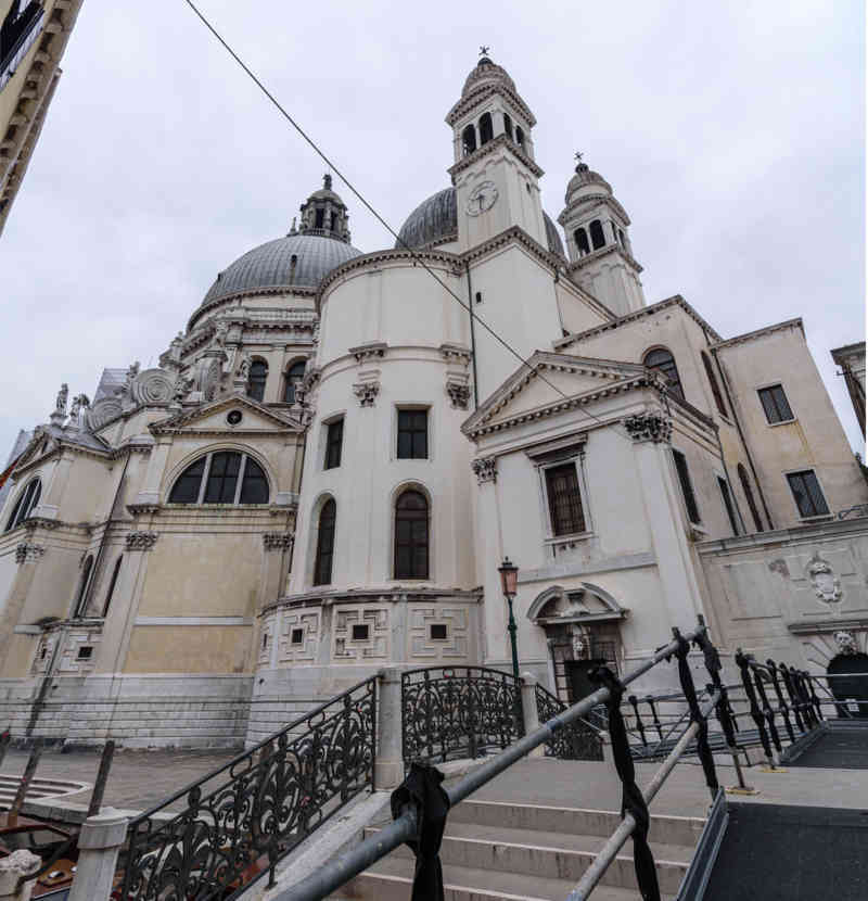Italia - Venecia 147 - basílica de Santa María de la Salud.jpg